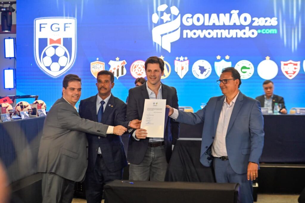 Daniel Vilela ao lado de autoridades no lançamento do Goianão 2026
