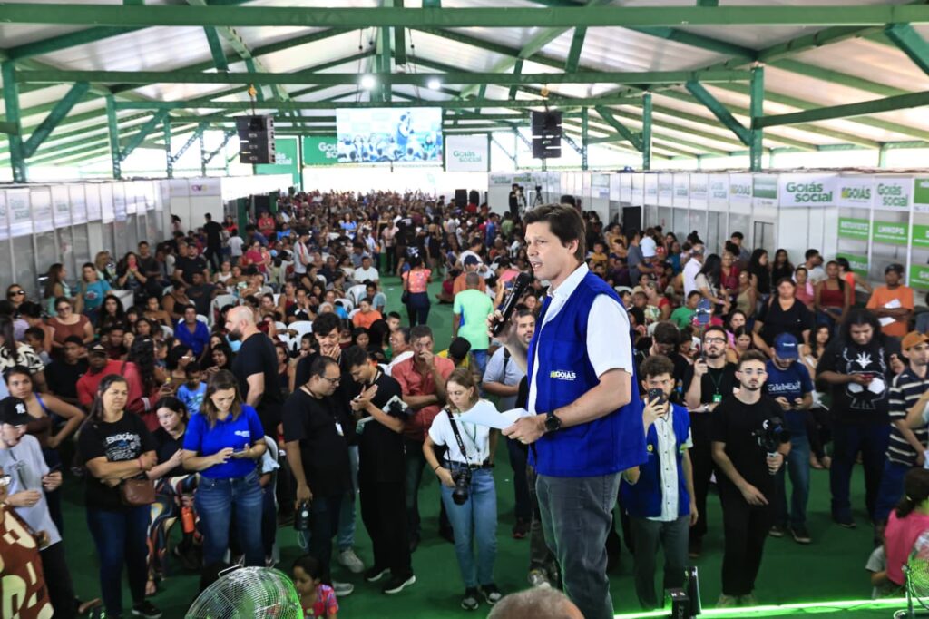 Daniel Vilela no palco do Goiás Social em Itaberaí