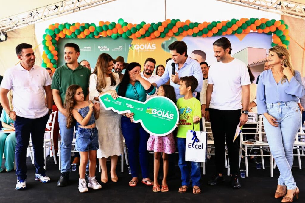 Daniel Vilela entrega moradias em Cristianópolis