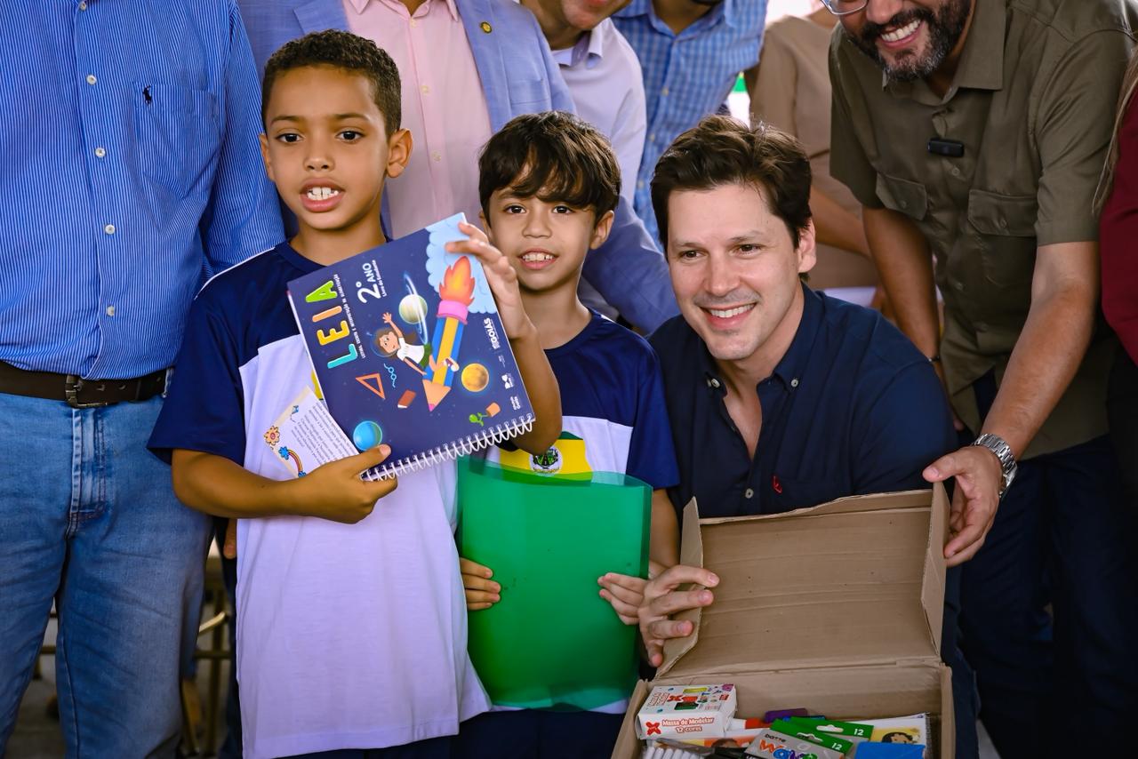 Daniel Vilela entrega reforma e ampliação de colégio integral em Campinorte