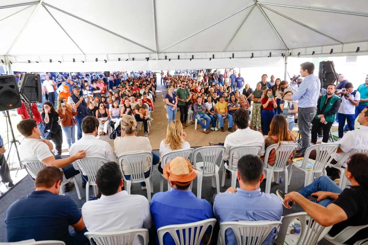 “É uma virada de chave na vida das pessoas”, diz Daniel Vilela ao entregar 324 moradias em Valparaíso de Goiás