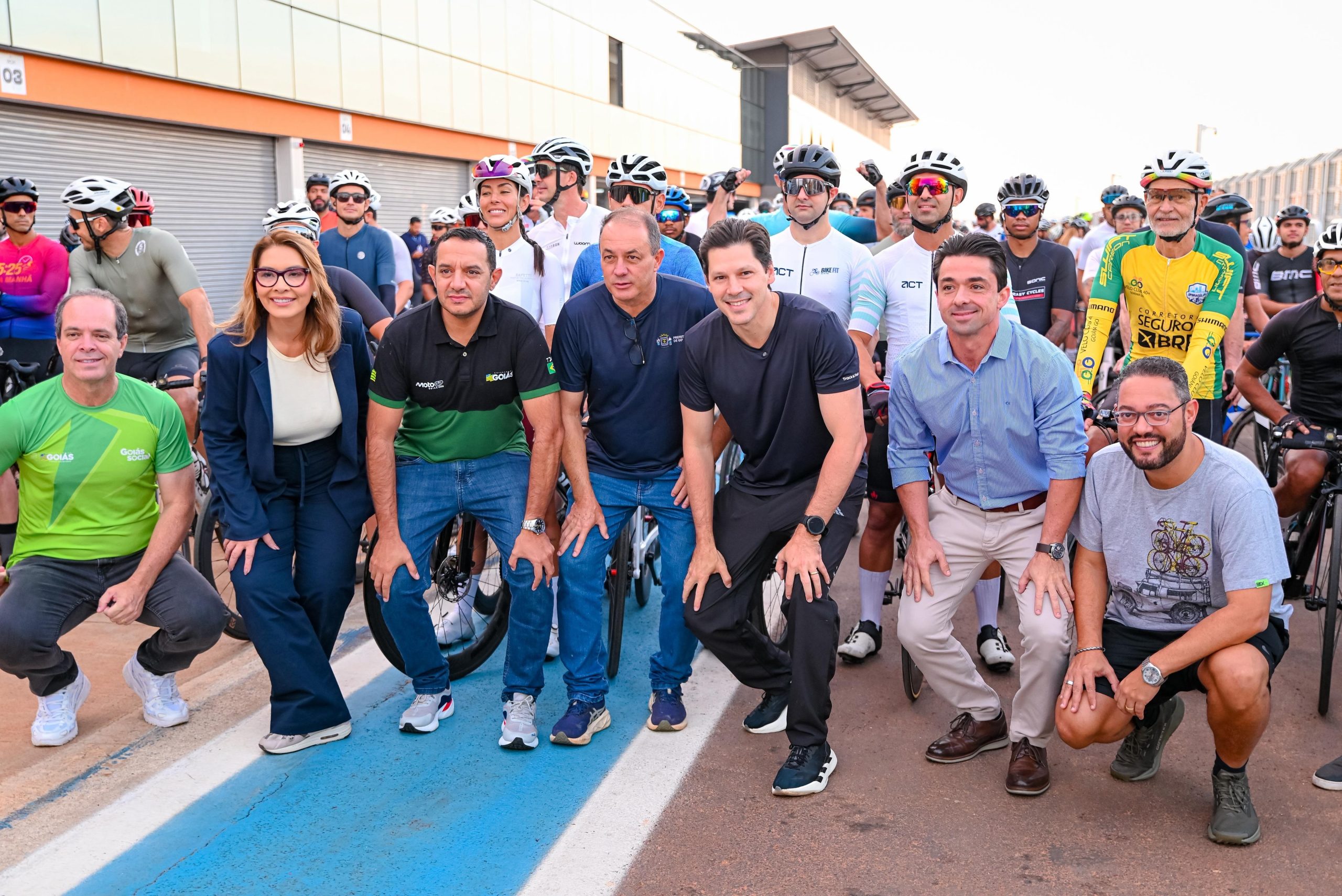 Daniel Vilela libera pista do Autódromo para ciclistas e anuncia construção de Centro Aquático