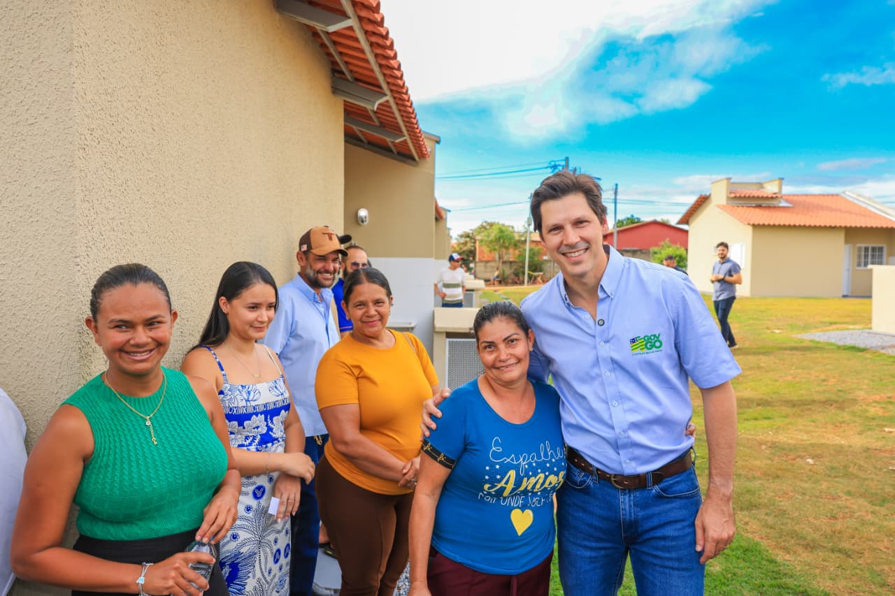 Daniel Vilela entrega pavimentação da GO-230 e 29 casas a custo zero em Vila Propício