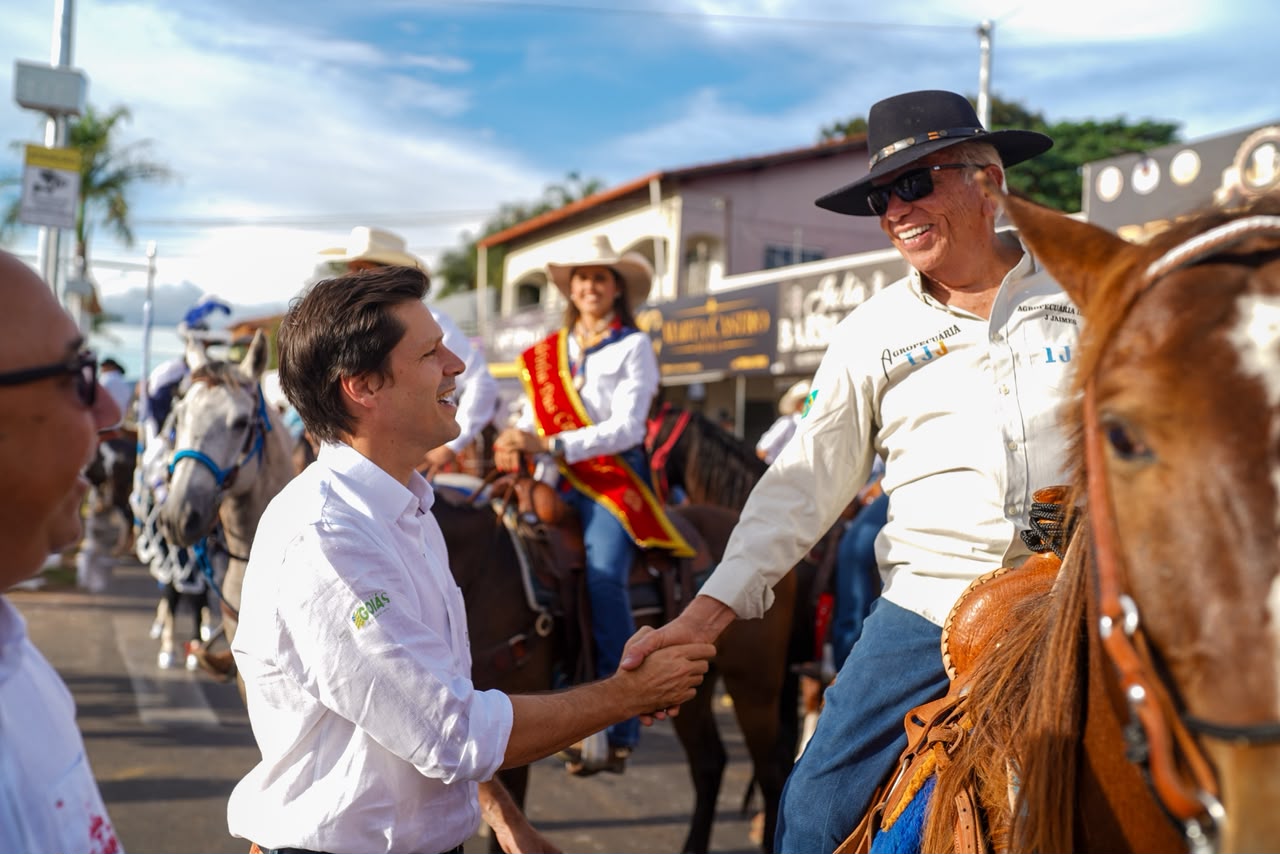 Daniel Vilela destaca apoio do Estado às tradições na abertura das Cavalhadas de Jaraguá